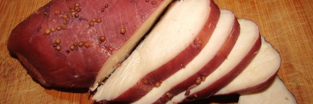 Пастрома из курицы в винном маринаде