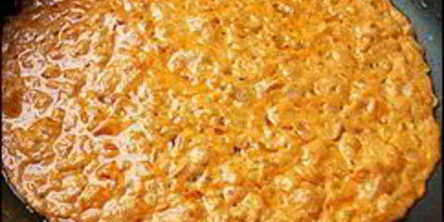 розовый соус с луком и чесноком