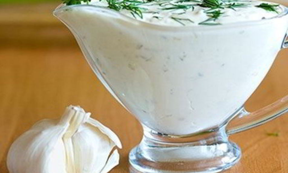 Рецепт сметанно-чесночного соус