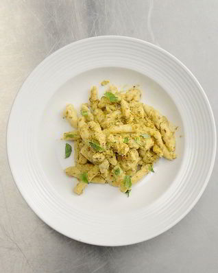 Домашняя паста бузиате с песто алла трапанезе