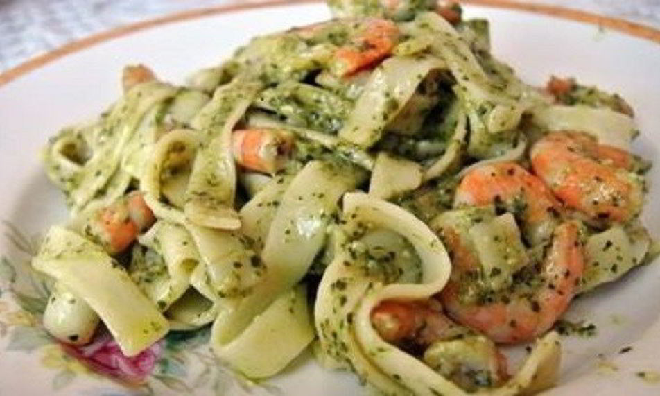 Рецепт фетучини аль денте с соусома песто и креветками