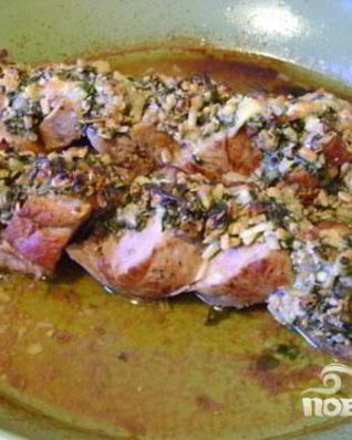 Филе свинины с соусом песто из семечек