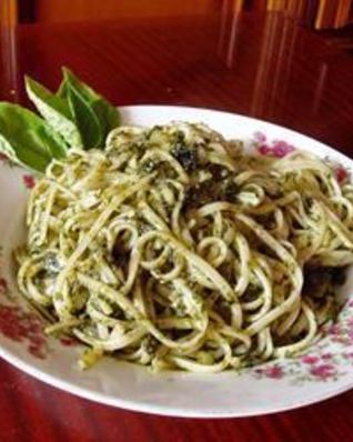 Макароны с соусом песто