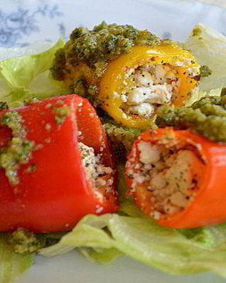 Мини-перцы с соусом песто