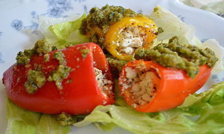 Рецепт мини-перцев с соусом песто