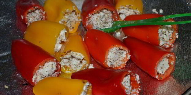 мини-перцы с соусом песто