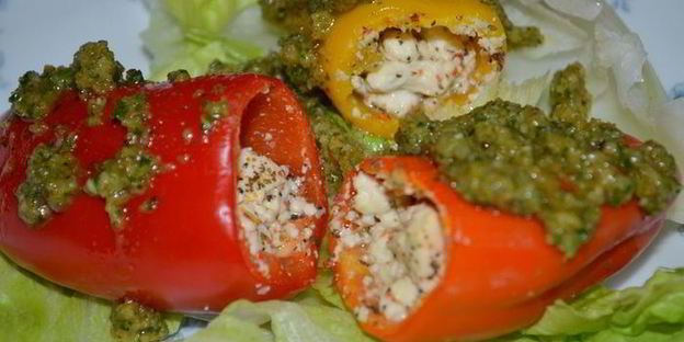 мини-перцы с соусом песто