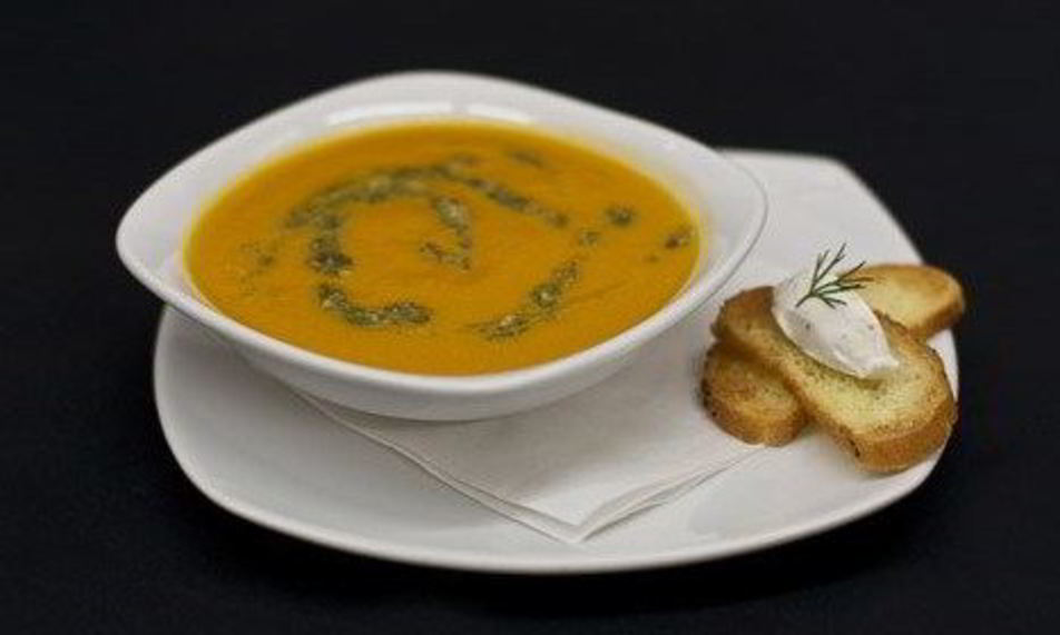 Рецепт морковного крема-супа с соусом песто