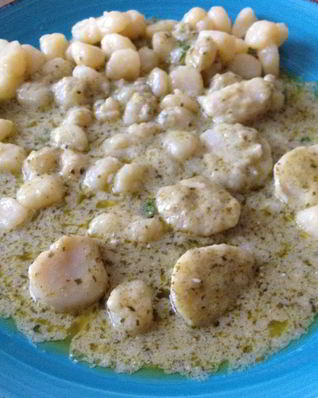 Морские гребешки с соусом песто