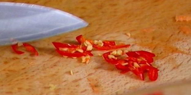 оладьи из сладкого картофеля с соусом песто