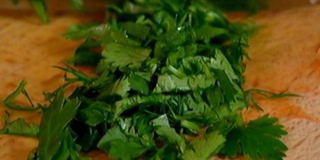 оладьи из сладкого картофеля с соусом песто