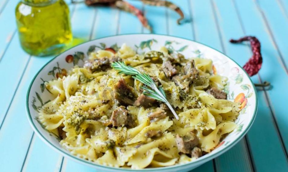 Рецепт пасты с соусом песто и курицей