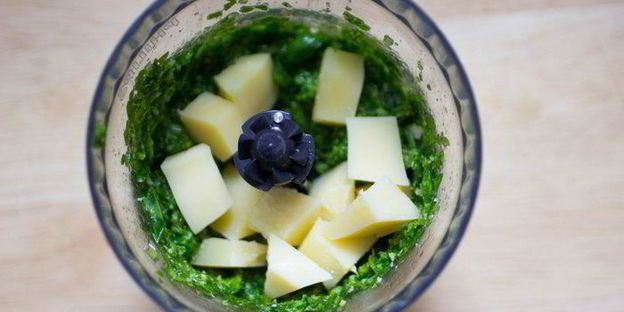 песто из черемши с грецким орехом