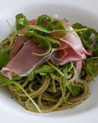 Песто из дикого чеснока с лимоном