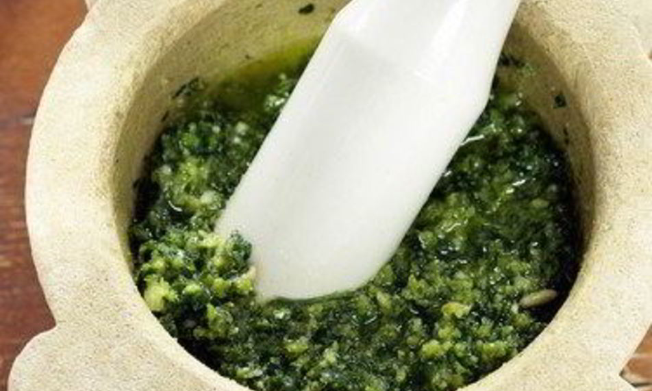 Рецепт песто из петрушки, грецких орехов и семян льна