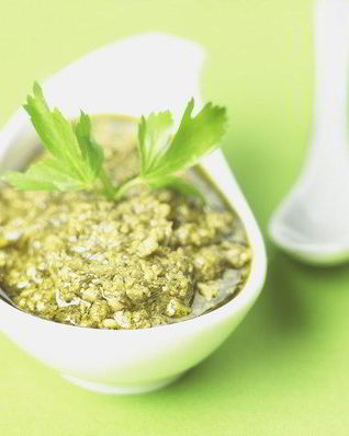 Песто из тыквенных семечек, петрушки и пармезана