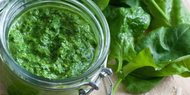 пряный соус песто из шпината