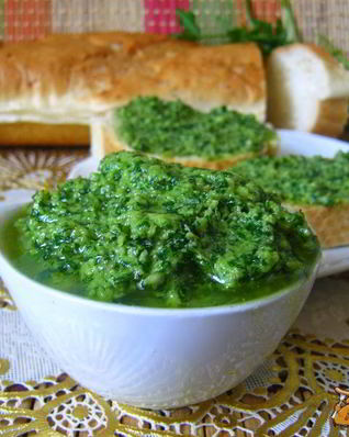 Соус песто из петрушки