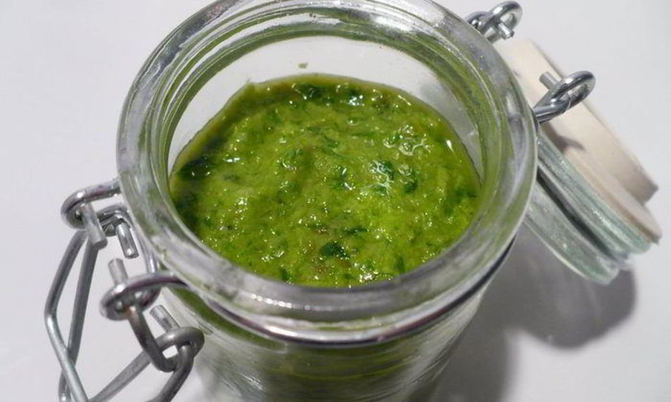 Рецепт соуса песто с черемшой, грецкими орехами и пекорино