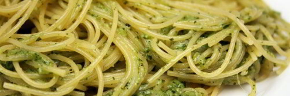 Спагетти с соусом песто