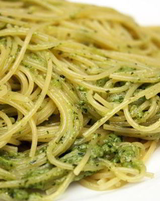 Спагетти с соусом песто