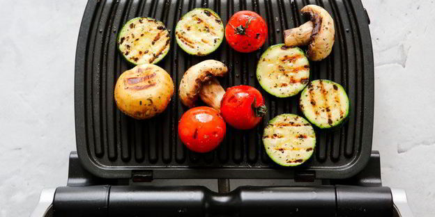 стейк на гриле с соусом песто