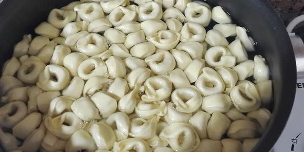 тортеллини с соусом песто