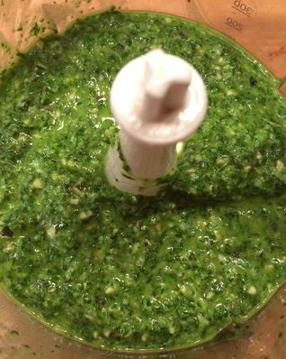 Укропное песто с тыквенными семечками