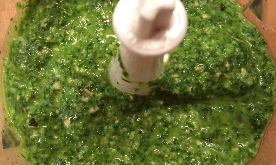 Рецепт укропного песто с тыквенными семечками