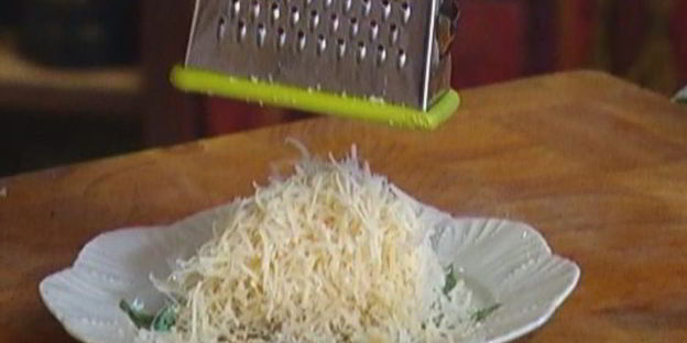 закуска из козьего сыра с соусом песто