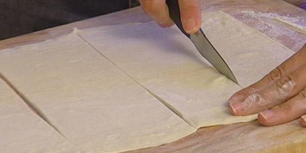 закуска из козьего сыра с соусом песто