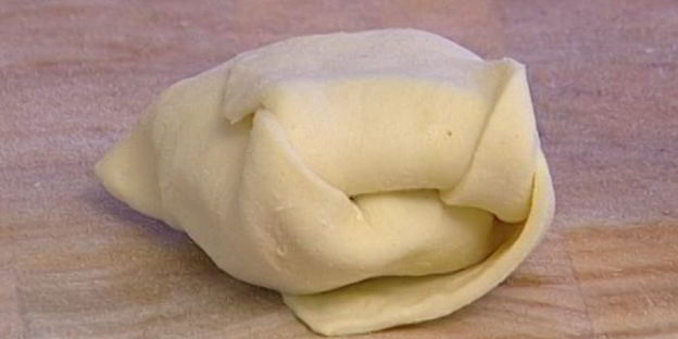 закуска из козьего сыра с соусом песто