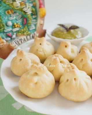 Закусочные кнопки с соусом песто и моцареллой