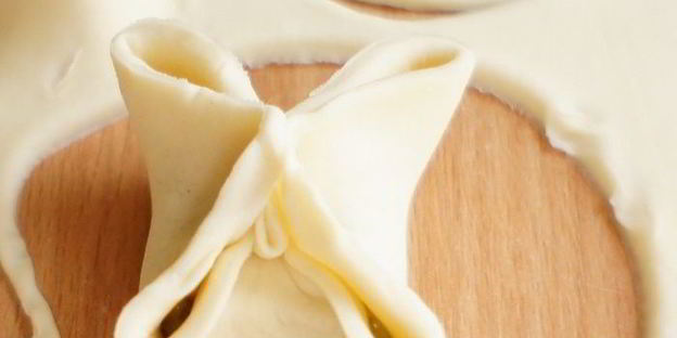 закусочные кнопки с соусом песто и моцареллой