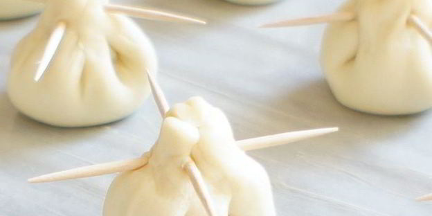 закусочные кнопки с соусом песто и моцареллой