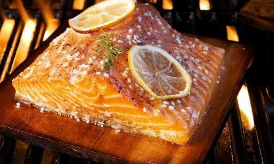 Рецепт копченого филе лосося и сальса из авокадо