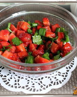 Острая клубничная сальса