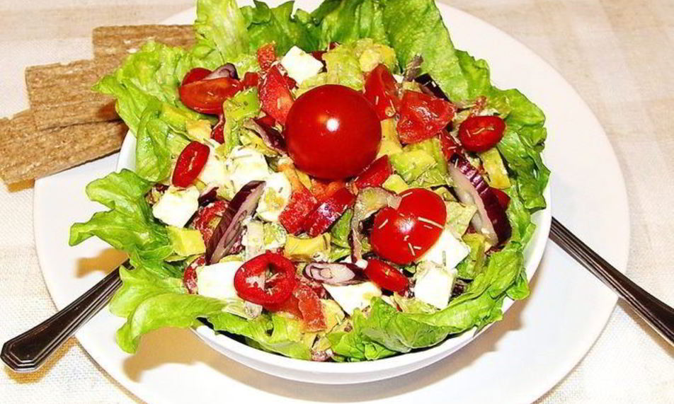 Рецепт разноцветной сальсы с брынзой