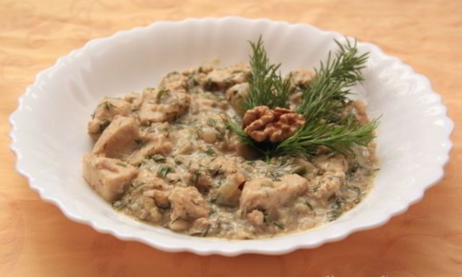 Рецепт курицы в орехово-чесночном соусе сациви