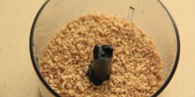 курица в орехово-чесночном соусе сациви