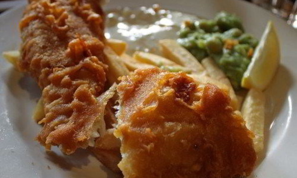 Рецепт филе трески в корочке из картофельных чипсов с соусом тартар