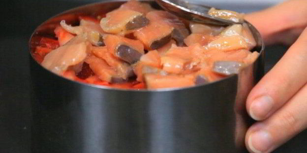 летний тартар с лососем