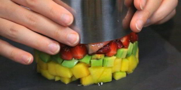 летний тартар с лососем