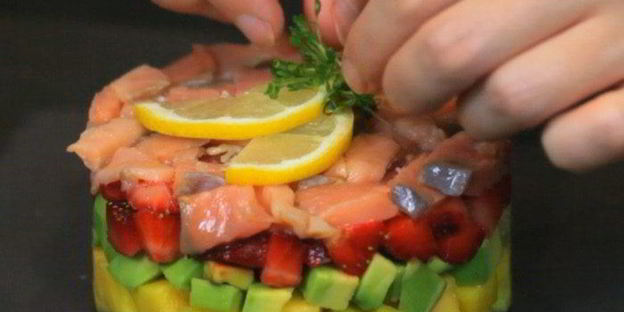 летний тартар с лососем