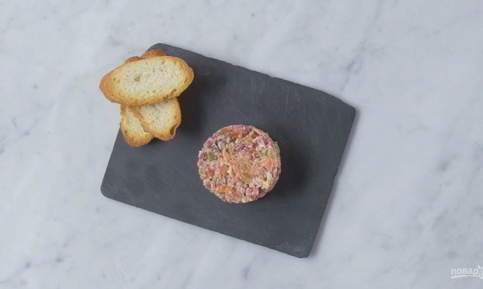 Рецепт тартара из чоризо с сыром и томатами