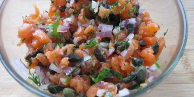 тартар из форели в ледяном хрустале