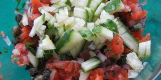 тартар из форели в ледяном хрустале