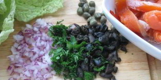 тартар из форели в ледяном хрустале