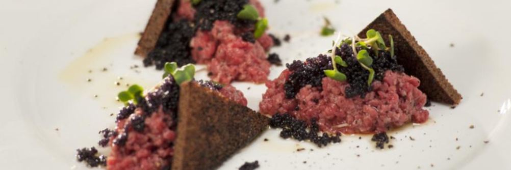 Тартар из говядины с икрой палтуса