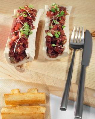 Тартар из говядины с тройной картошкой